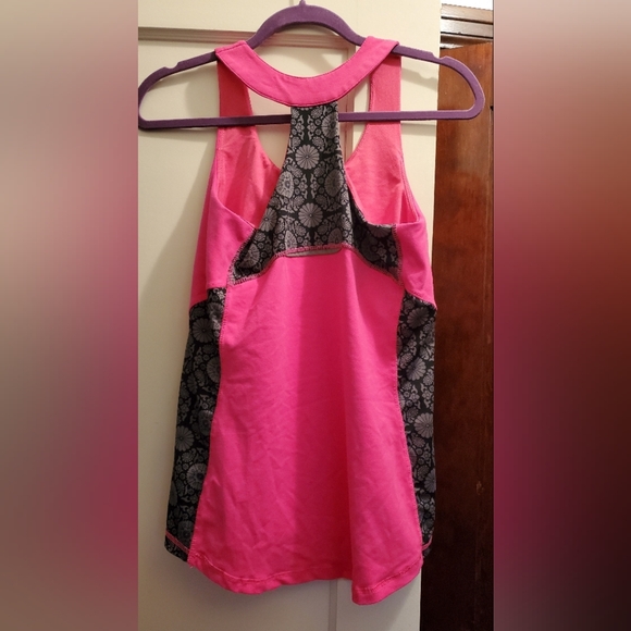 Pink and Black Sleeveless Scoop Neck Tank Top - Picture 2 of 3